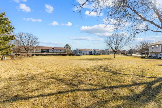 59 Gant Circle H, Streamwood, IL 60107