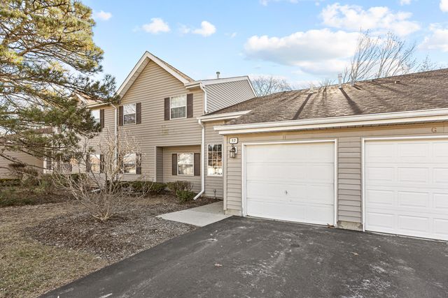 59 Gant Circle H, Streamwood, IL 60107