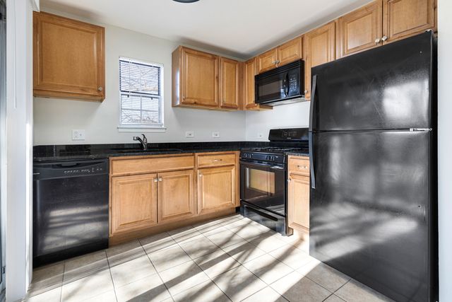 59 Gant Circle H, Streamwood, IL 60107