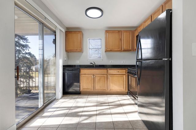 59 Gant Circle H, Streamwood, IL 60107