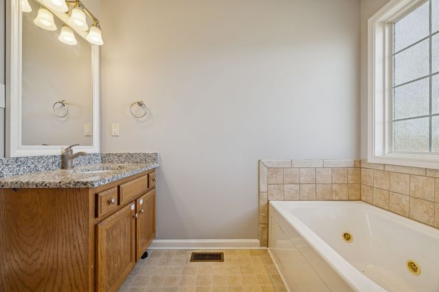 405 Zurich Ct, Clarksville, TN 37040