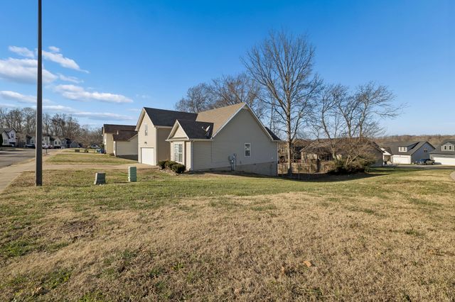 405 Zurich Ct, Clarksville, TN 37040