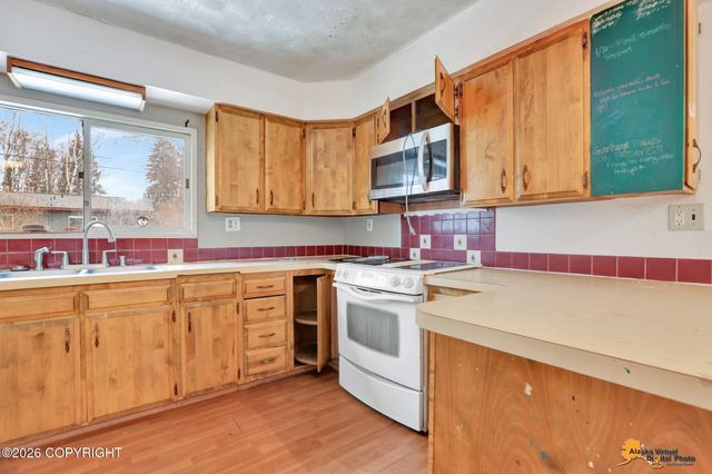 537 W 74th Avenue, Anchorage, AK 99518