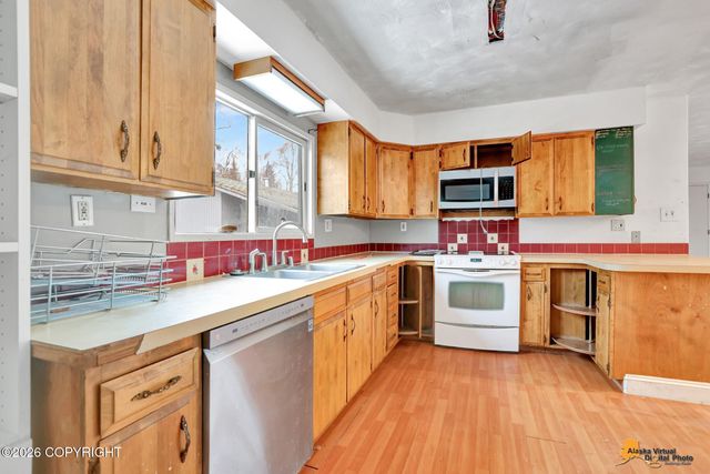 537 W 74th Avenue, Anchorage, AK 99518