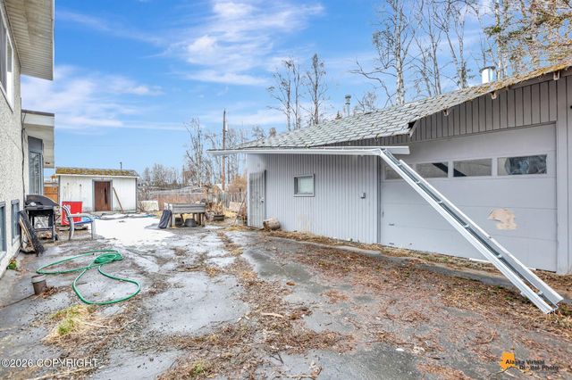 537 W 74th Avenue, Anchorage, AK 99518