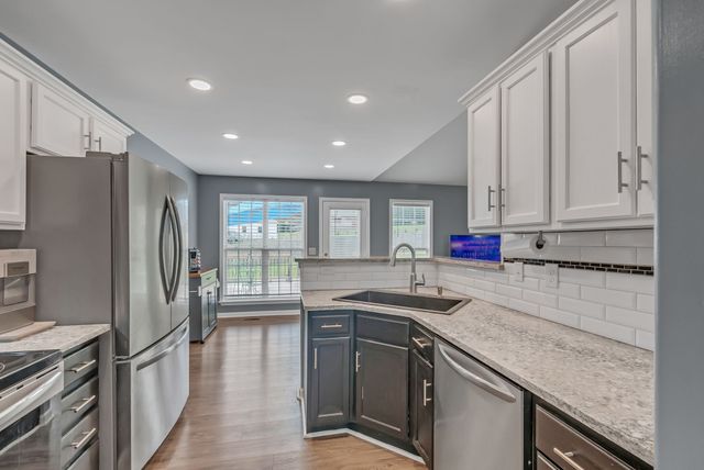 1305 Standing Stone Cir, Columbia, TN 38401