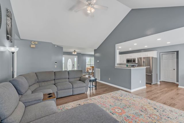 1305 Standing Stone Cir, Columbia, TN 38401