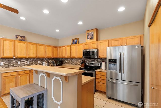 734 Glenmore Loop, Port Orchard, WA 98366