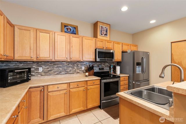 734 Glenmore Loop, Port Orchard, WA 98366