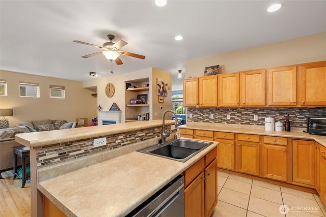 734 Glenmore Loop, Port Orchard, WA 98366