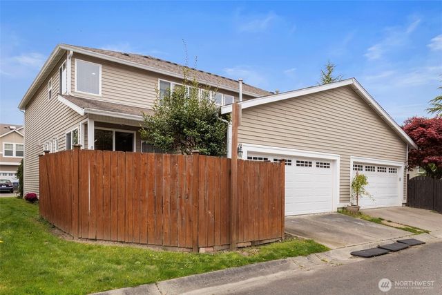 734 Glenmore Loop, Port Orchard, WA 98366