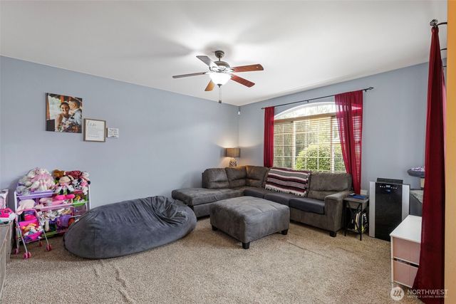734 Glenmore Loop, Port Orchard, WA 98366