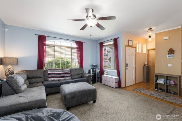 734 Glenmore Loop, Port Orchard, WA 98366