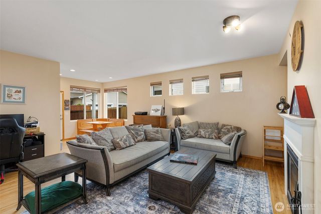 734 Glenmore Loop, Port Orchard, WA 98366