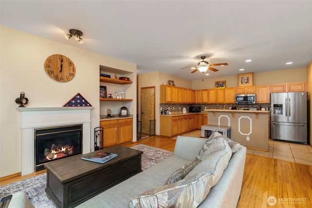 734 Glenmore Loop, Port Orchard, WA 98366