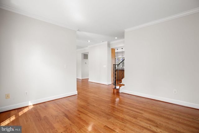 1021 ALBERT RENNOLDS DR, Fredericksburg, VA 22401