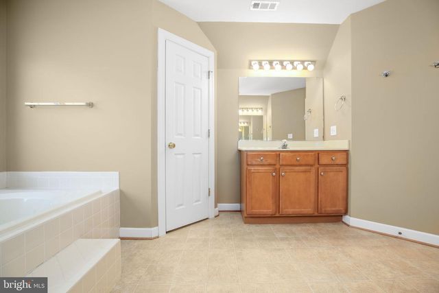 1021 ALBERT RENNOLDS DR, Fredericksburg, VA 22401