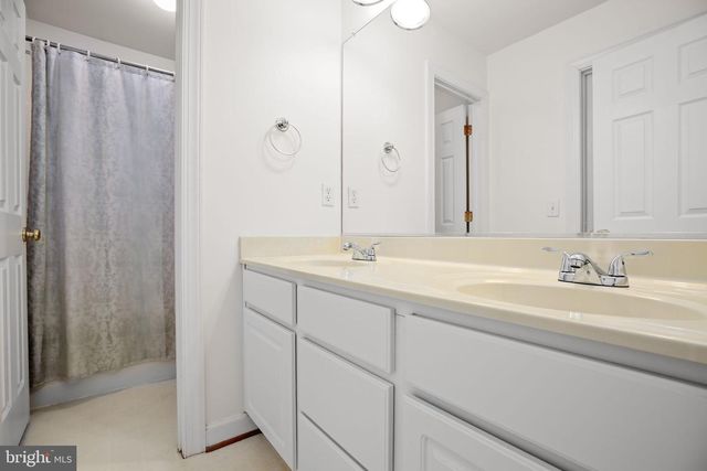 1021 ALBERT RENNOLDS DR, Fredericksburg, VA 22401