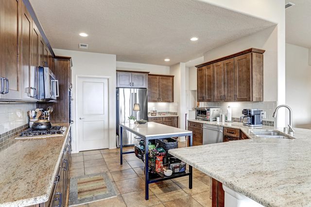 312 Pinnacle Drive SE, Rio Rancho, NM 87124