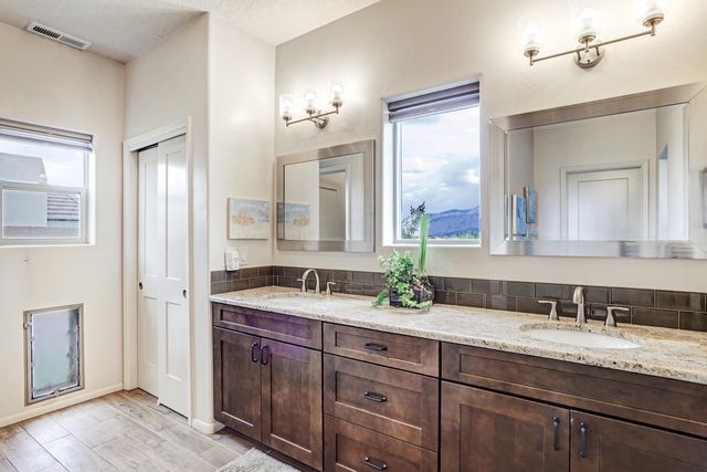 312 Pinnacle Drive SE, Rio Rancho, NM 87124