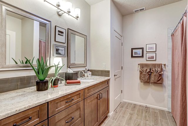 312 Pinnacle Drive SE, Rio Rancho, NM 87124