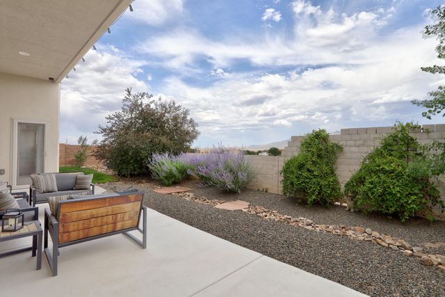 312 Pinnacle Drive SE, Rio Rancho, NM 87124