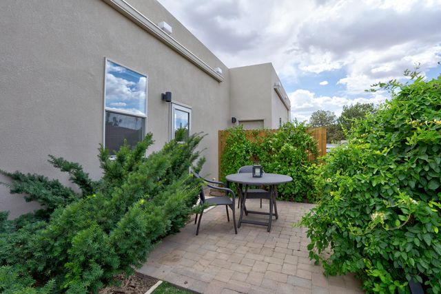 312 Pinnacle Drive SE, Rio Rancho, NM 87124
