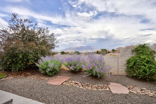 312 Pinnacle Drive SE, Rio Rancho, NM 87124