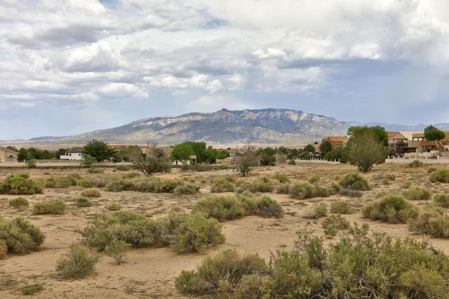 312 Pinnacle Drive SE, Rio Rancho, NM 87124