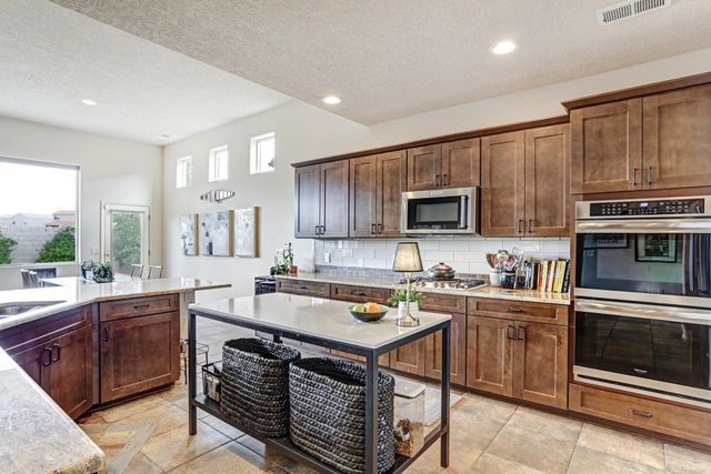 312 Pinnacle Drive SE, Rio Rancho, NM 87124