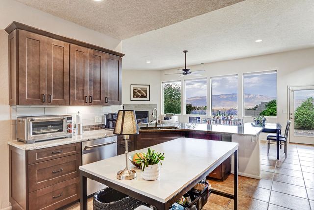 312 Pinnacle Drive SE, Rio Rancho, NM 87124