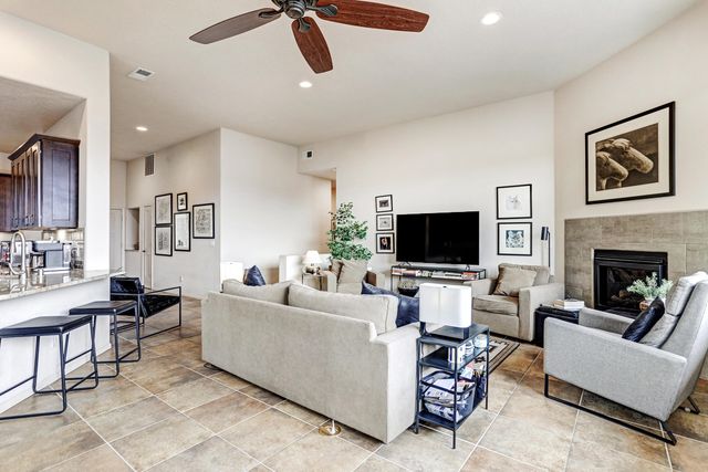312 Pinnacle Drive SE, Rio Rancho, NM 87124