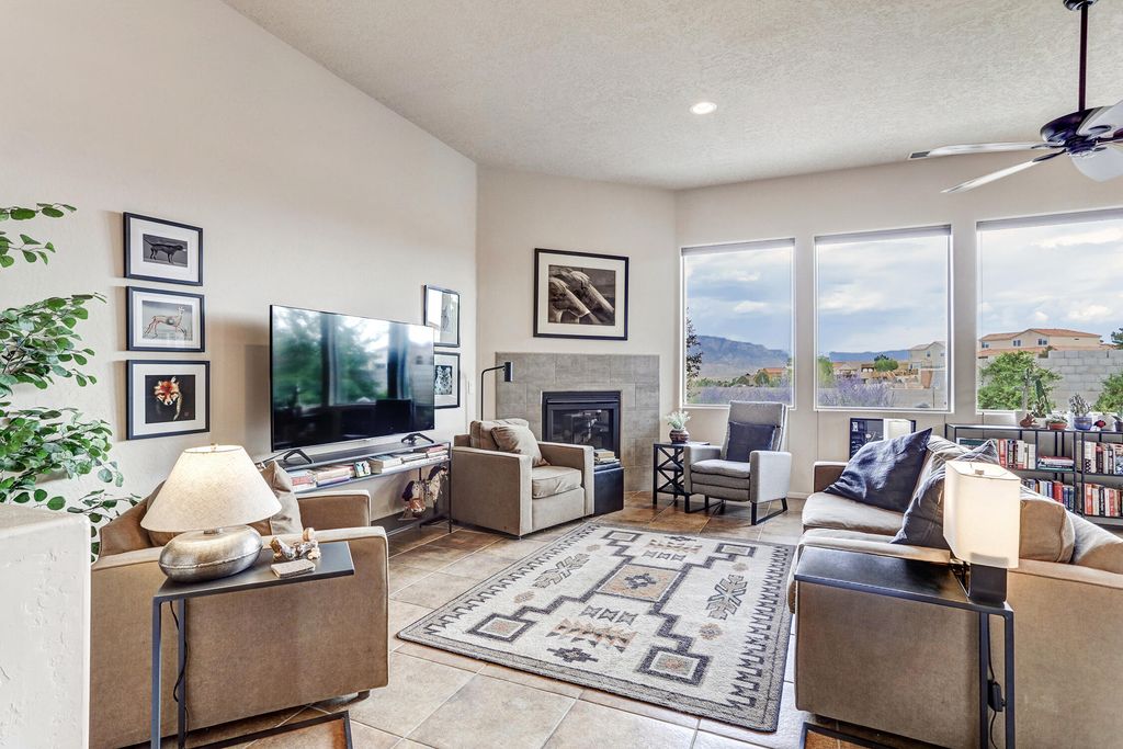 312 Pinnacle Drive SE, Rio Rancho, NM 87124