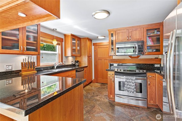 482 W Lake Samish Drive, Bellingham, WA 98229