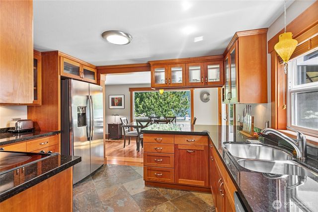 482 W Lake Samish Drive, Bellingham, WA 98229