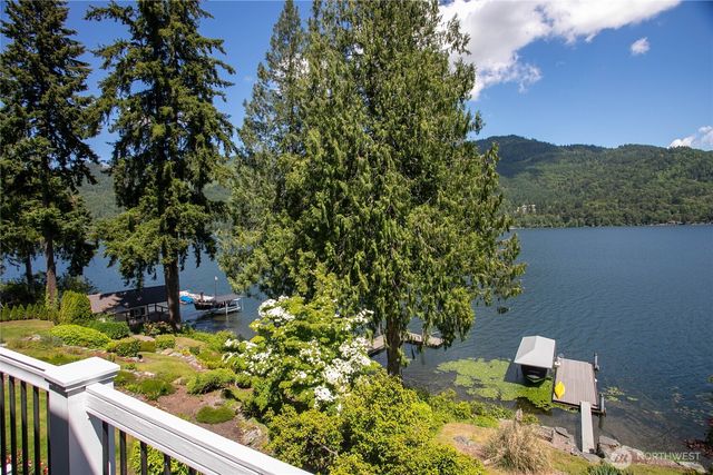 482 W Lake Samish Drive, Bellingham, WA 98229