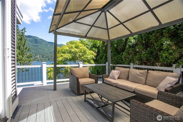 482 W Lake Samish Drive, Bellingham, WA 98229