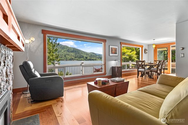 482 W Lake Samish Drive, Bellingham, WA 98229