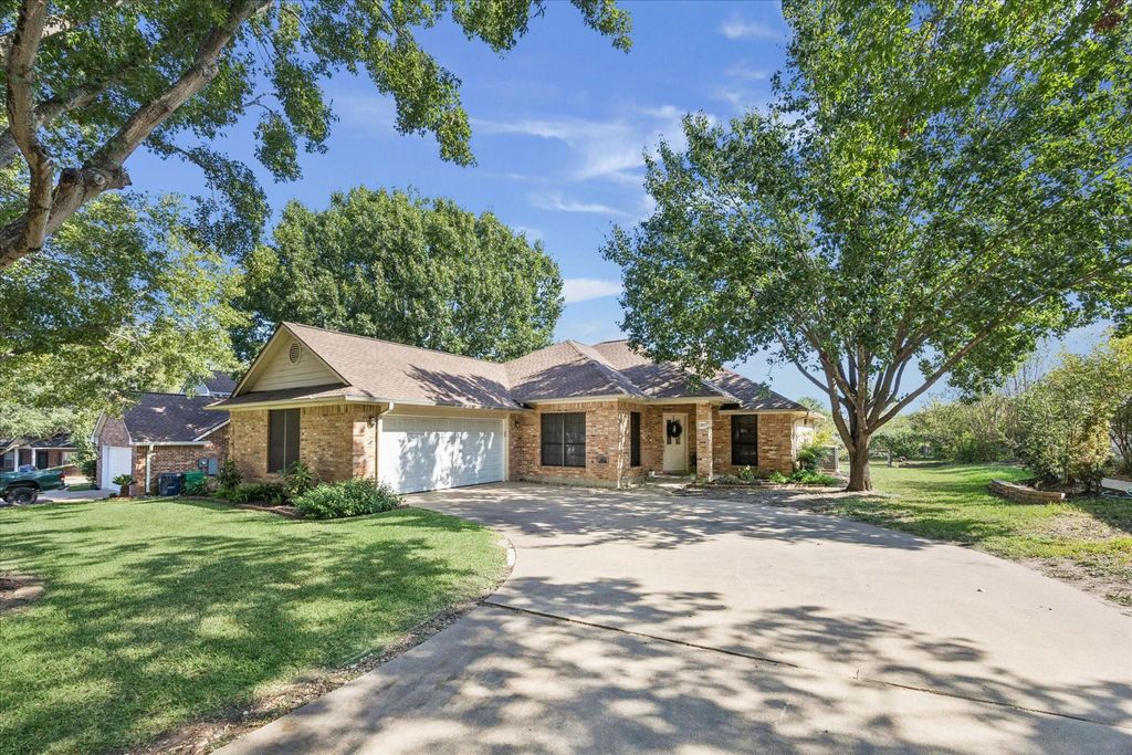 2307 Katherine Street, Brenham, TX 77833