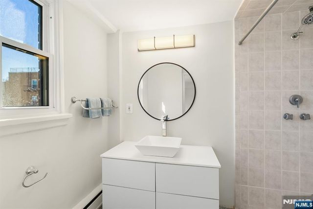 8800 Boulevard East 005E, North Bergen, NJ 07047