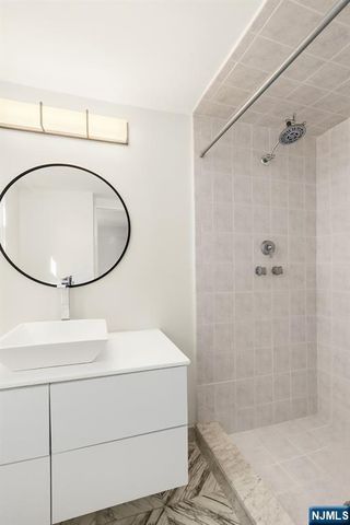 8800 Boulevard East 005E, North Bergen, NJ 07047