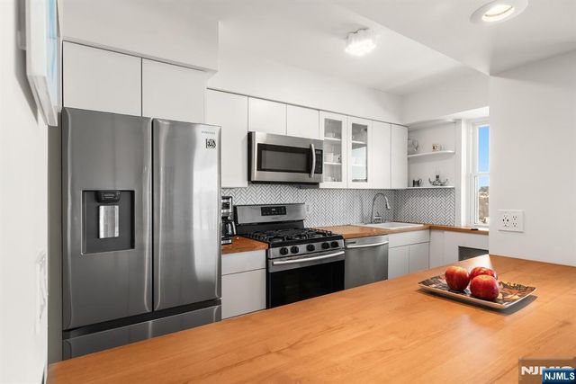 8800 Boulevard East 005E, North Bergen, NJ 07047