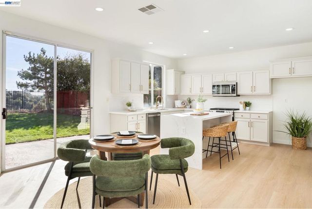 25781 Durrwood Ct, Castro Valley, CA 94552