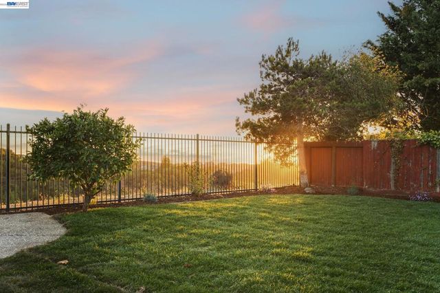 25781 Durrwood Ct, Castro Valley, CA 94552