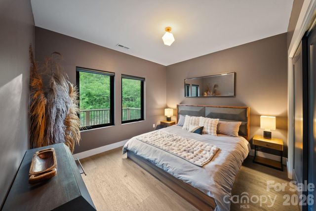 127 Rough Bark Trail, Asheville, NC 28806