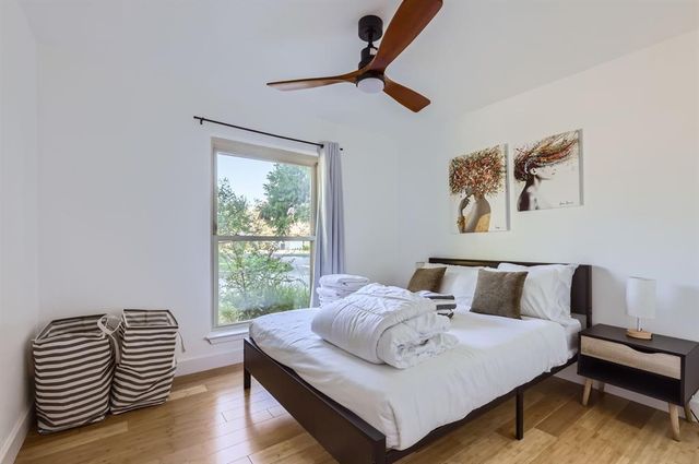 9513 Braeburn GLN, Austin, TX 78729