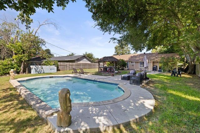 9513 Braeburn GLN, Austin, TX 78729