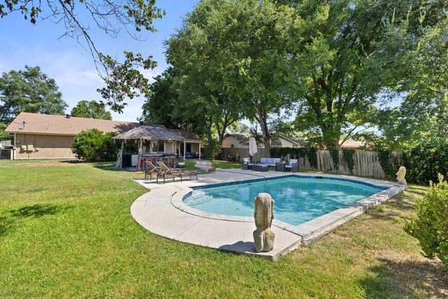 9513 Braeburn GLN, Austin, TX 78729
