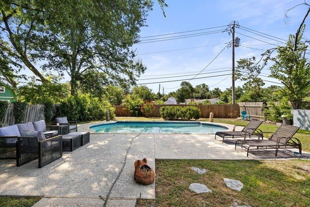 9513 Braeburn GLN, Austin, TX 78729