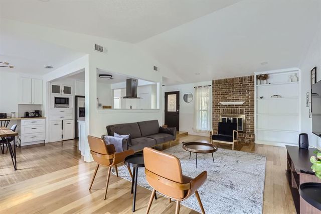 9513 Braeburn GLN, Austin, TX 78729